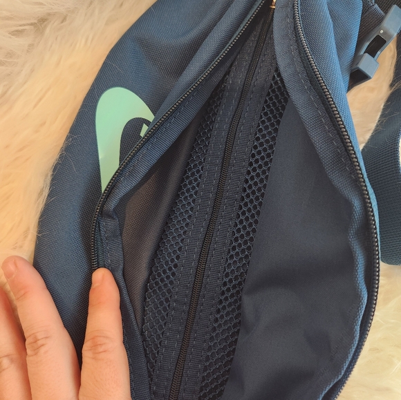 BNWT Nike Heritage Fanny Pack - 460 - Picture 3 of 5